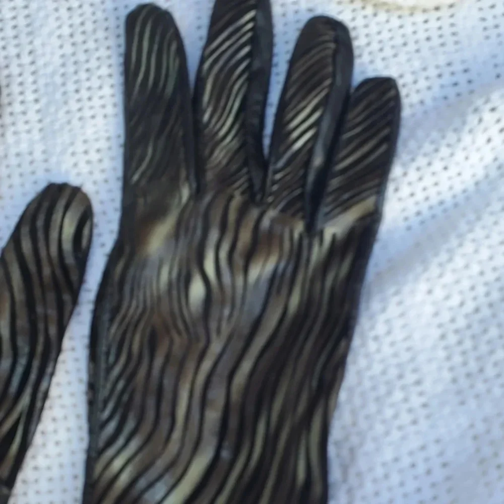 Metallic‎ Leather Gloves M